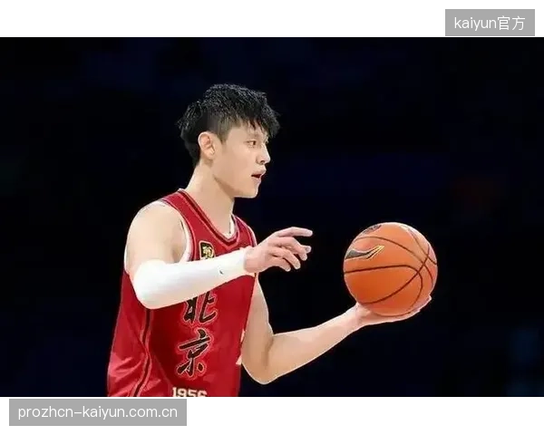 曾凡博伤愈归来状态低迷,北京队锋线冲击力受损。 曾凡博伤愈归来状态低迷,北京队锋线冲击力受损。